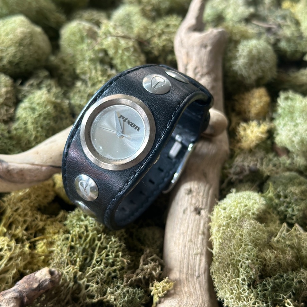 Nixon watch: Naughty in black